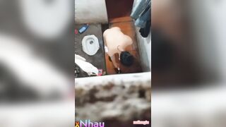 Biết bị quay lén nhưng vẫn ung dung tắm, đky kênh ib tui cho xem cơ thể nhó