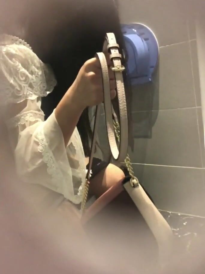 Quay lén wc 7