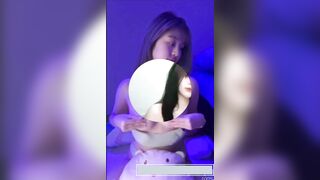 vếu em như này thì các anh có muốn xem không?