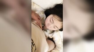 Bắt đứa em gái mới lớn bú cu cho minh