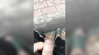 sóc lọ trước mặt em lao công