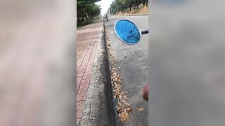 sóc lọ trước mặt em lao công