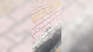 sóc lọ trước mặt em lao công