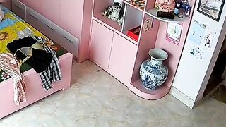 Hack camera phòng ngủ thay đồ