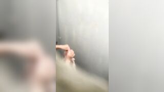 Quay lén nhà tắm công cộng
