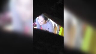Chị gái thay đồ đi làm