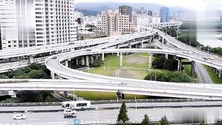 Em trai tự sướng bị chị dâu bắt gặp.