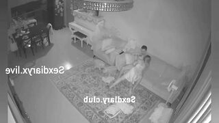 HACK CAM Chị vợ đang nằm xem sex thudam thì anh bồ đến chơi