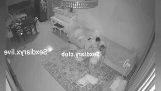 HACK CAM Chị vợ đang nằm xem sex thudam thì anh bồ đến chơi