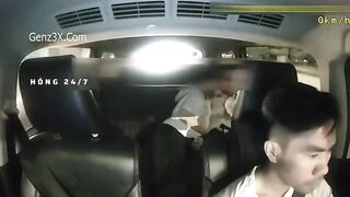 Clip Sex Cặp Đôi Ăn Kem Trên Xe Taxi