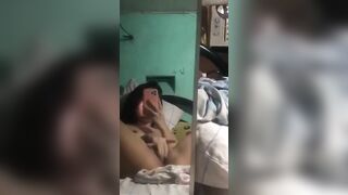 Em gái nứng lồn thủ dâm trước gương