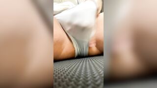 thủ dâm qua lớp quần lót cực nứng
