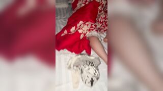 lén lút sang phòng con em hàng xóm