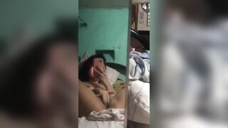 Gái xinh nửa đêm nứng lồn thủ dâm trước gương