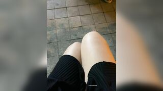 Sinh viên năm nhất show lồn public tại công viên, còn thủ dâm ướt nhẹp tay