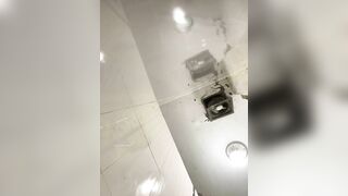 Sinh viên năm nhất show lồn public tại công viên, còn thủ dâm ướt nhẹp tay