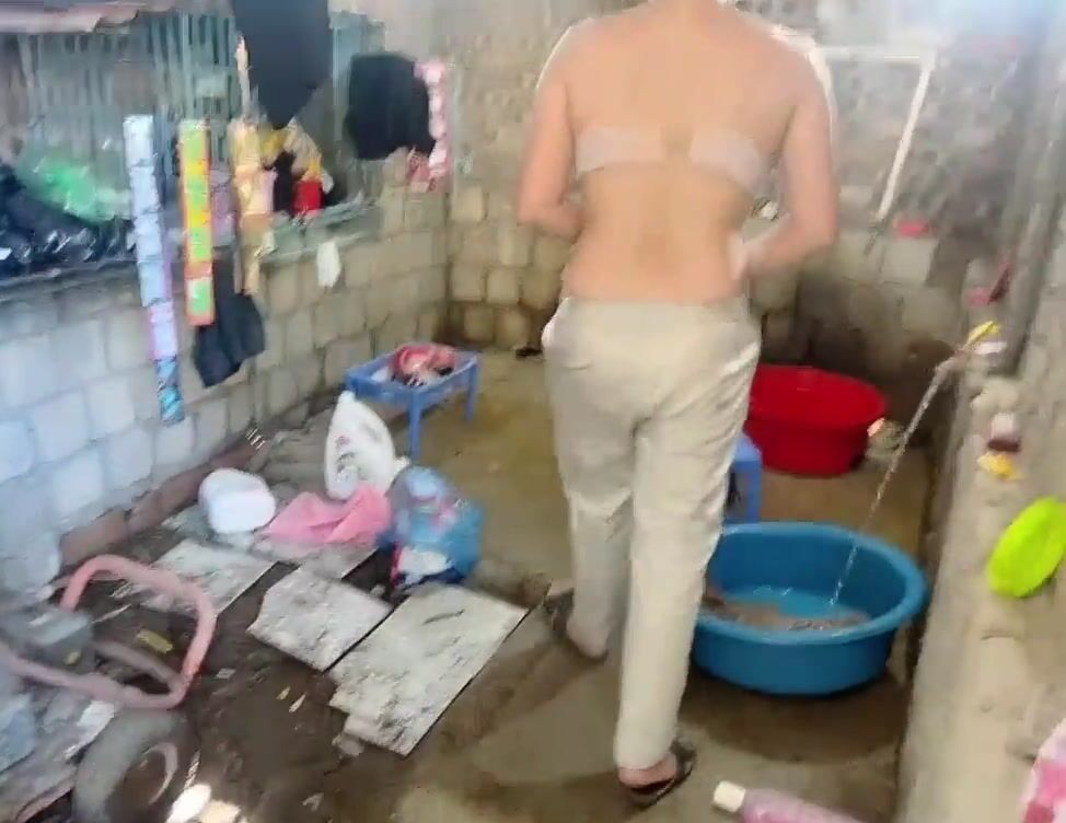 Vừa tắm vừa bú cu 49