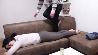 Mẹ nhức mình Massage cho me