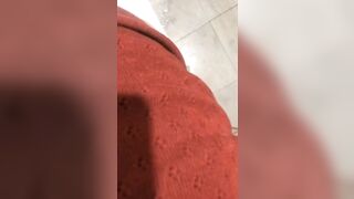 Cặp đôi lén lút làm tình trong WC vincom