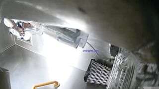 Quay lén nhà wc nữ đái