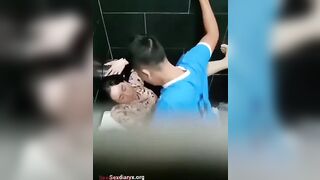Chịch lén tolet siêu thị