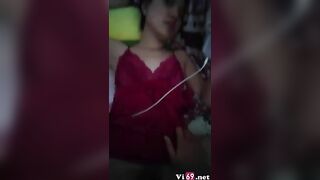 vừa địt nhau với bạn thân vừa gọi nói chuyện với chồng