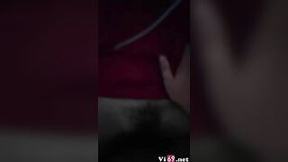vừa địt nhau với bạn thân vừa gọi nói chuyện với chồng