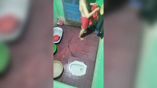 Quay lén mẹ tắm 2