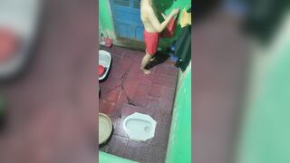 Quay lén mẹ tắm 2