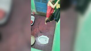 Quay lén mẹ tắm 2
