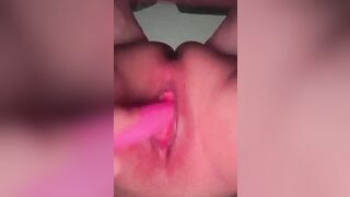 Nhỏ em họ mới lớn gửi clip thủ dâm gây nứng