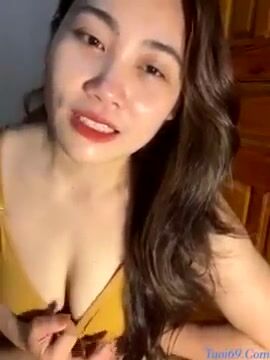 Chị gái thủ dâm