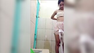 Một nữ sinh 2ka8 khoái được ghi lại trong video