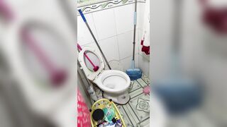 Bắn tinh trùng vào quân lót. Tiên