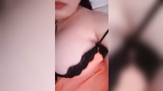 Sang nhà giúp chị hàng xóm vú to bớt nứng