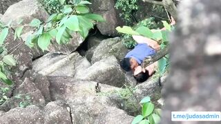 Làm tình ở suối