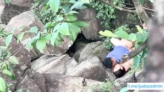 Làm tình ở suối