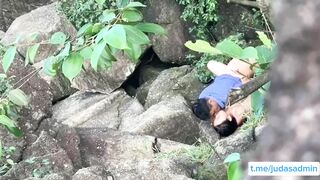 Làm tình ở suối