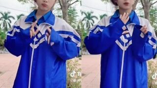 Thuốc kích dục khiến em học sinh love 10 nứng