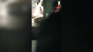 Quay lén bà chị cùng dãy trọ