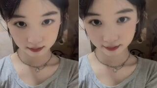 Lén lút sờ bướm em nữ sinh