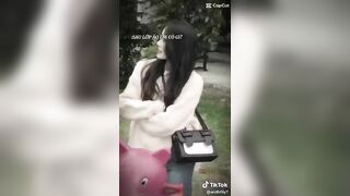 Sau lớp áo e có j
