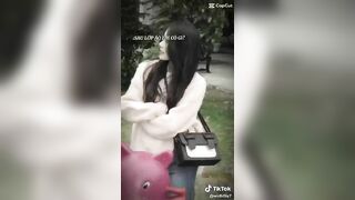Sau lớp áo e có j