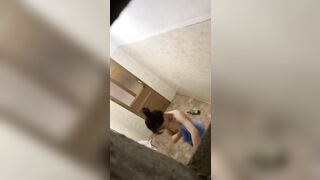 Quay lén em gái vú to tắm 2