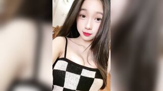 Chịch em áo caro mông to