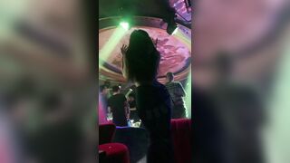 Em gái gymer show hàng nhảy sexy dance trên bar