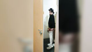 Địt trong nhà wc mà quên đóng cửa, đky kênh ib tui cho xem cơ thể nhó