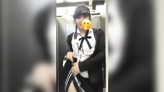 Nữ Sinh Dâm Lồn Hồng Móc Bướm Trong Nhà Vệ Sinh Trường 2
