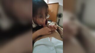 Cháu họ vừa đi học về cho bú cu