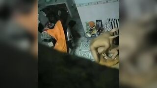 Quay lén vợ ngoại tình với bạn thân